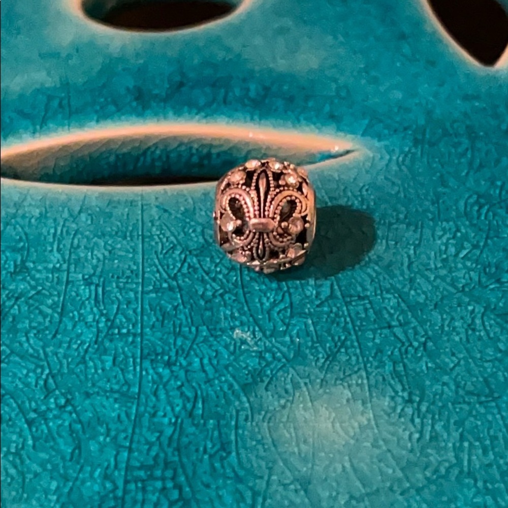 Pandora fleur-de-lis spacer charm